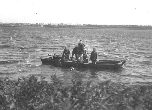 1936 /1938 r.  Nurkowie Marynarki Wojennej RP przy podwodnych  badaniach archeologicznych w Biskupinie