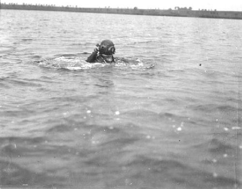 1936 /1938 r.  Nurek Marynarki Wojennej RP  przy podwodnych  badaniach archeologicznych w Biskupinie